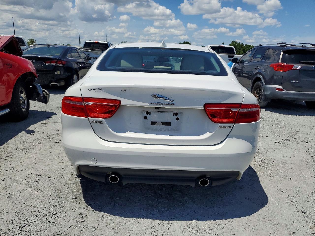 2017 Jaguar Xe Premium - Image 6