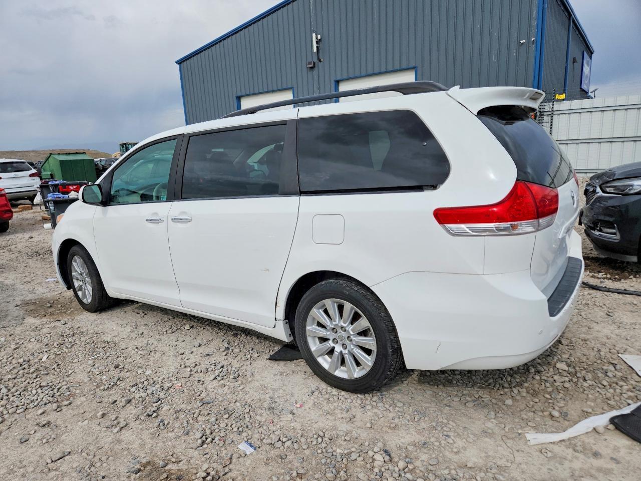 2011 Toyota Sienna Xle 7-Passenger - Фото 2