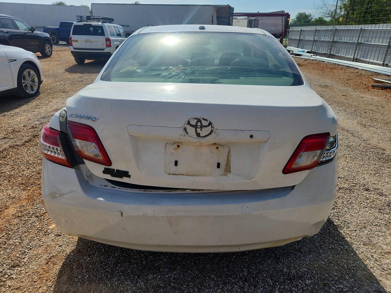 2011 Toyota Camry Base - Фото 6