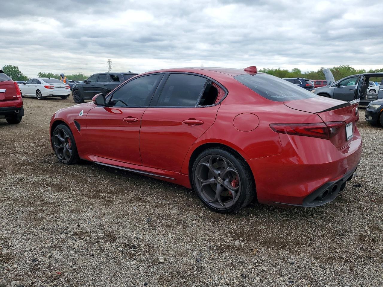 2018 Alfa Romeo Giulia Quadrifoglio - Фото 2
