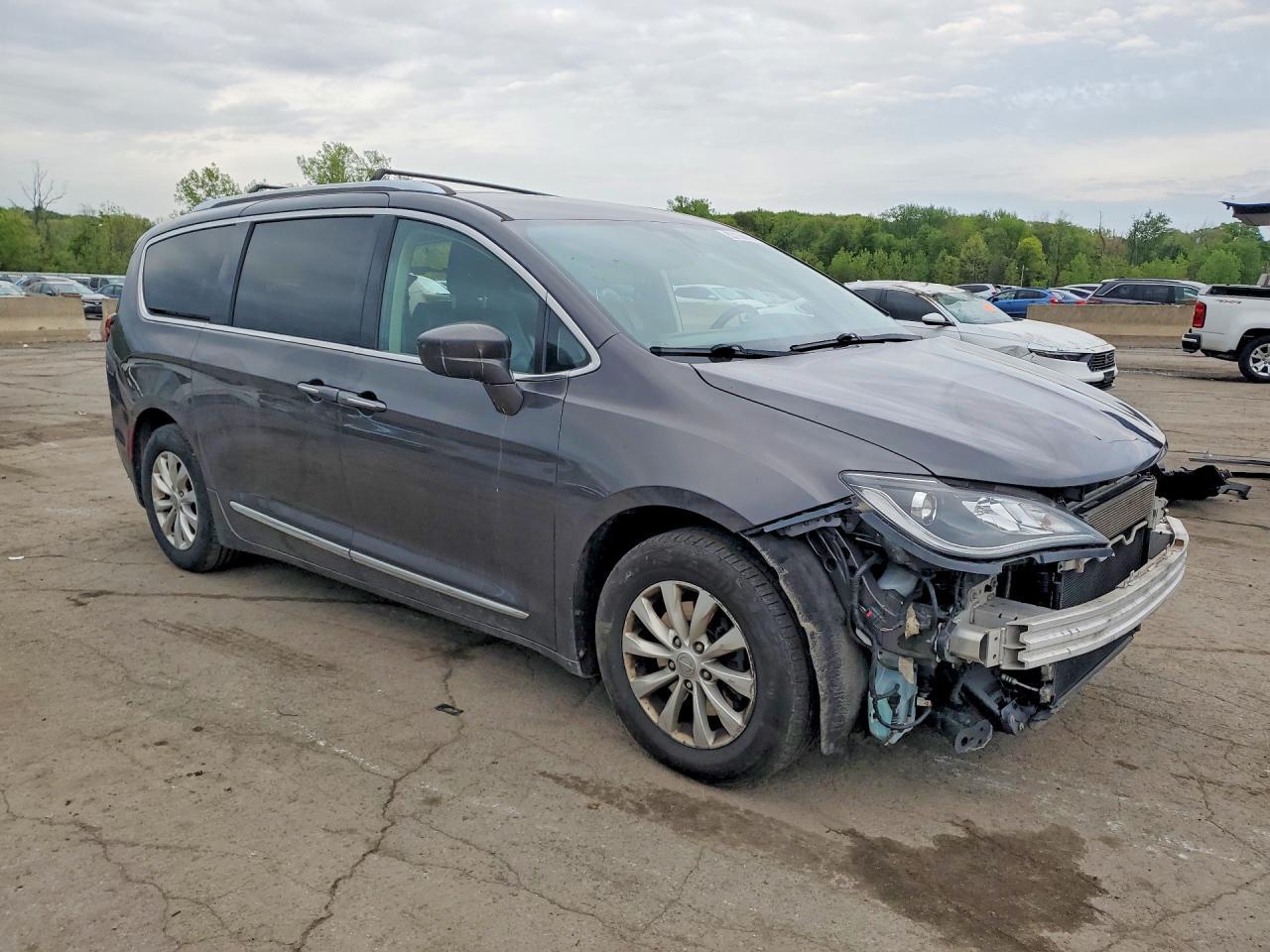 2019 Chrysler Pacifica Touring L - Фото 4