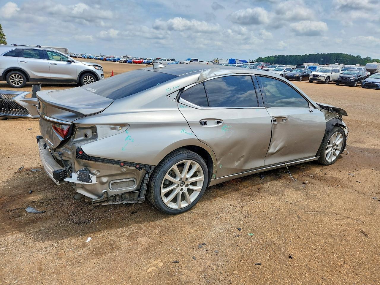 2021 Lexus Es - Фото 3