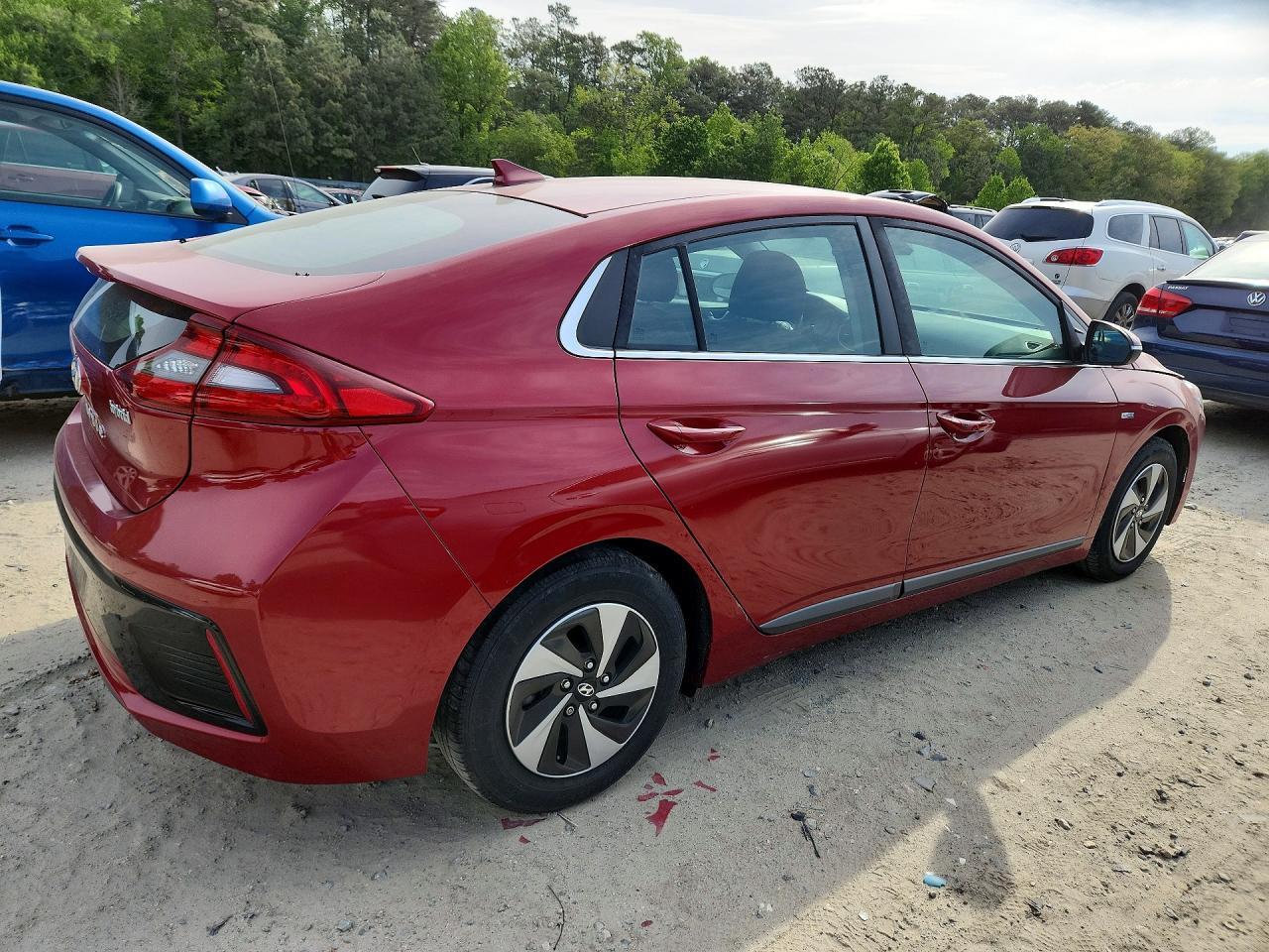 2019 Hyundai Ioniq Sel - Image 3