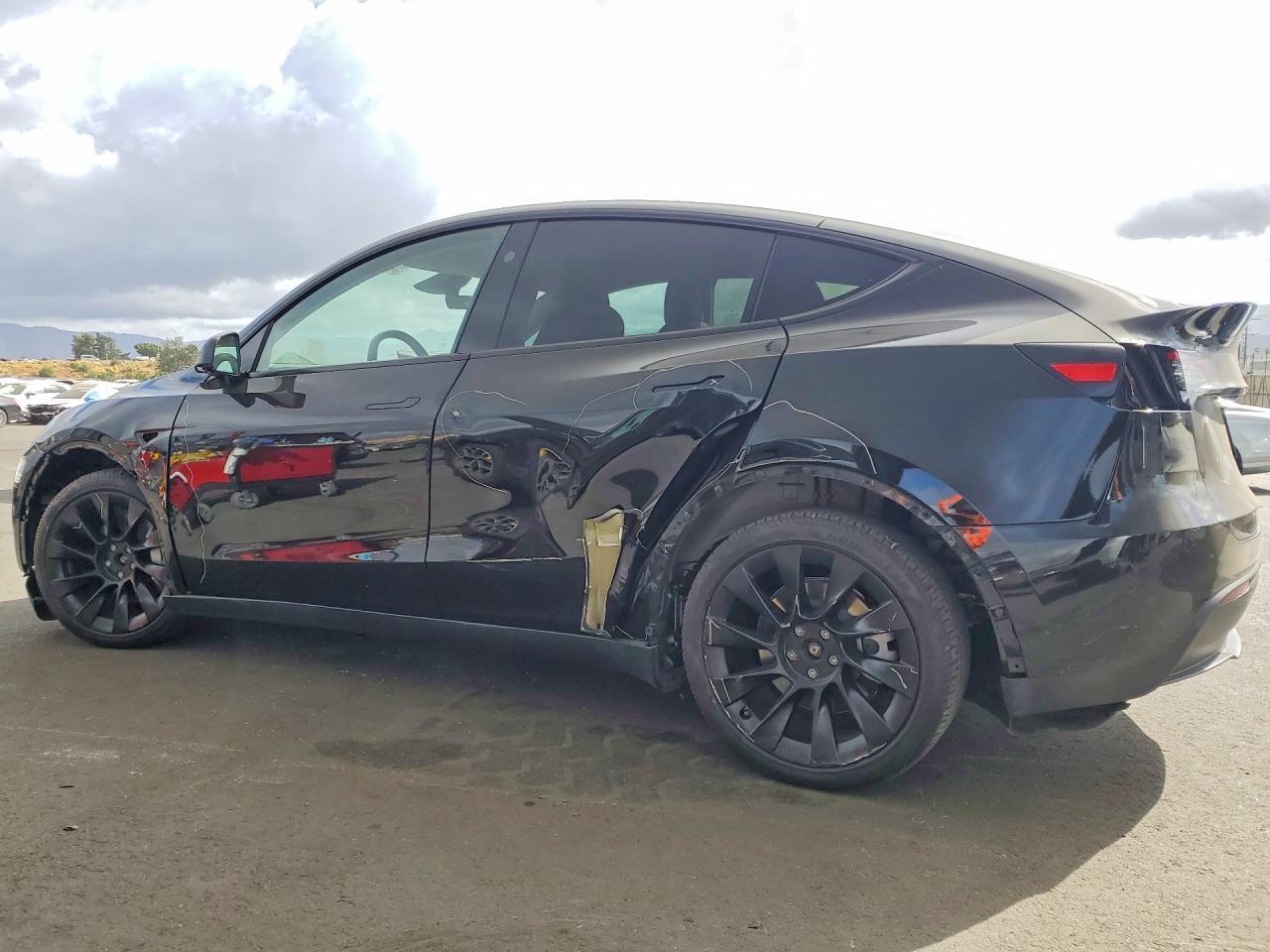 2023 Tesla Model Y - Фото 2