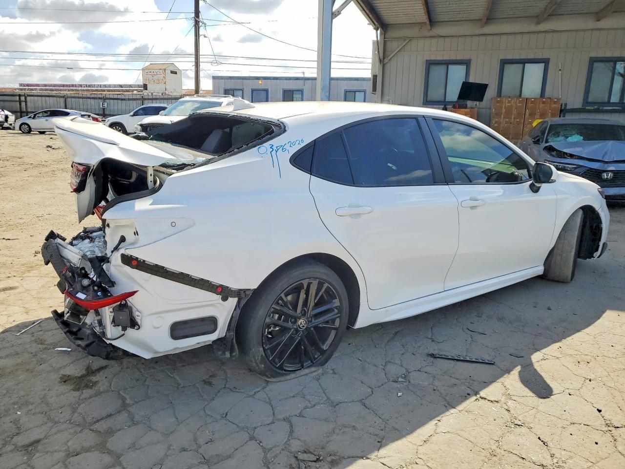 2025 Toyota Camry Se - Фото 3