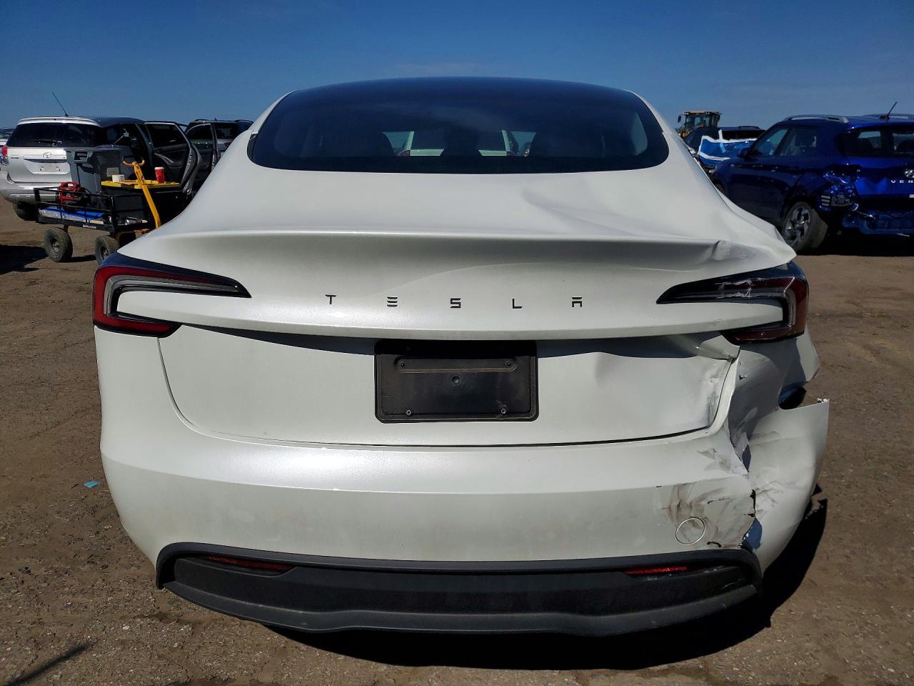 2025 Tesla Model 3 - Фото 6
