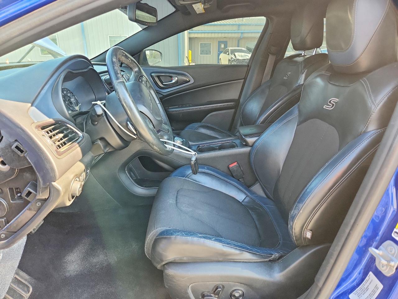 2015 Chrysler 200 S - Image 7