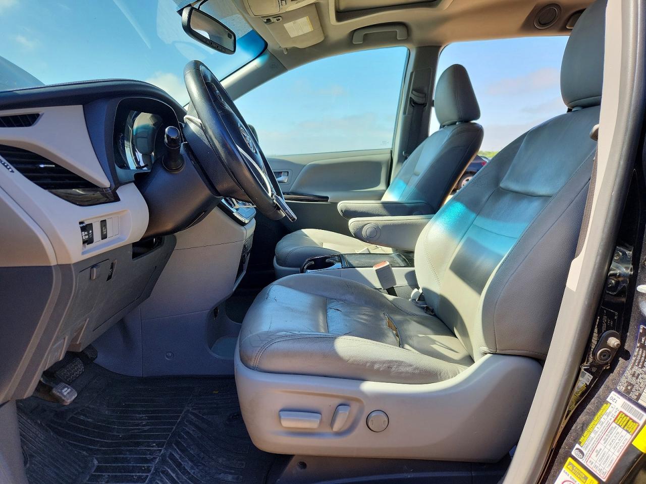 2016 Toyota Sienna Xle 8-Passenger - Image 7