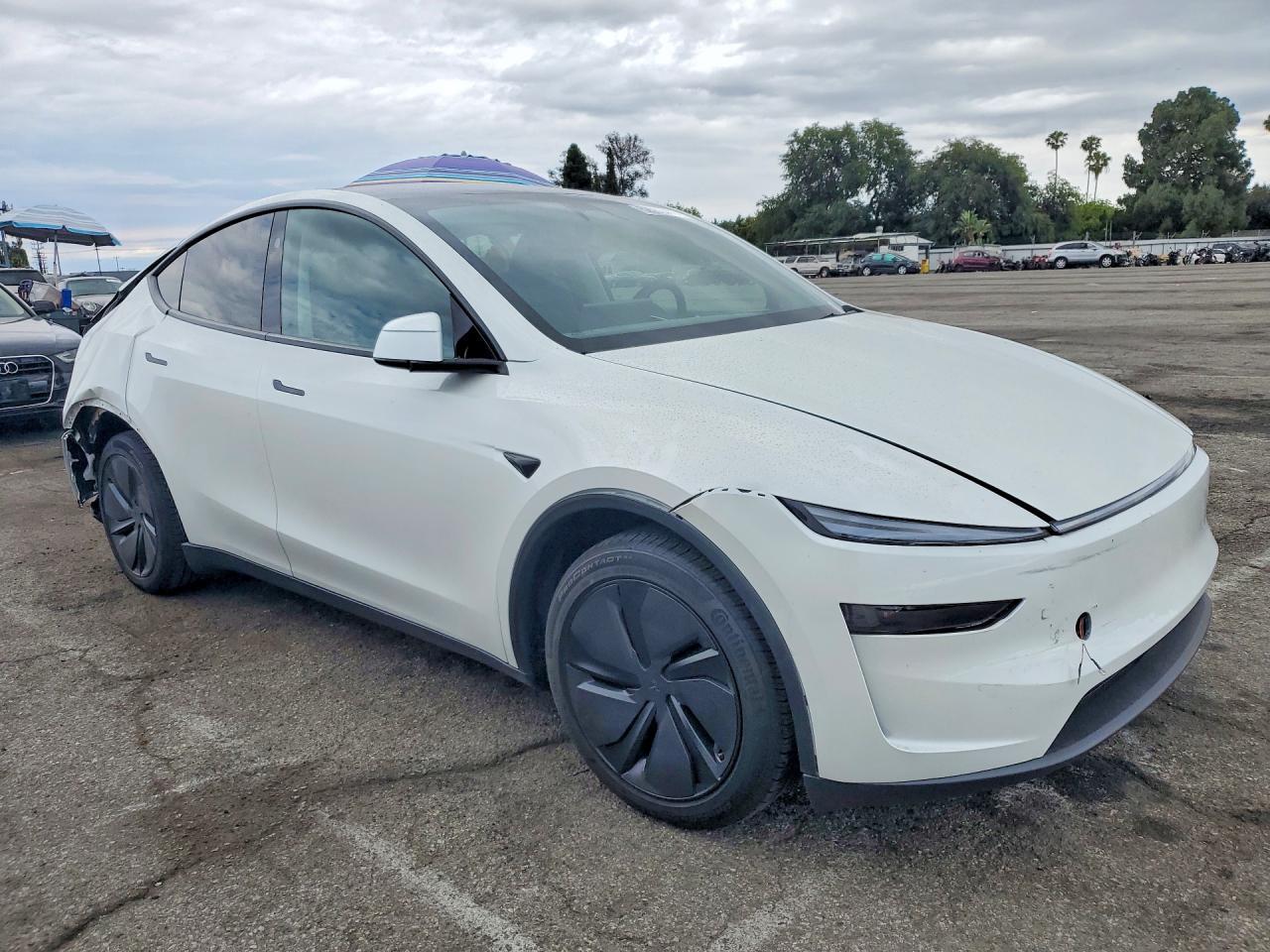 2026 Tesla Model Y - Фото 4