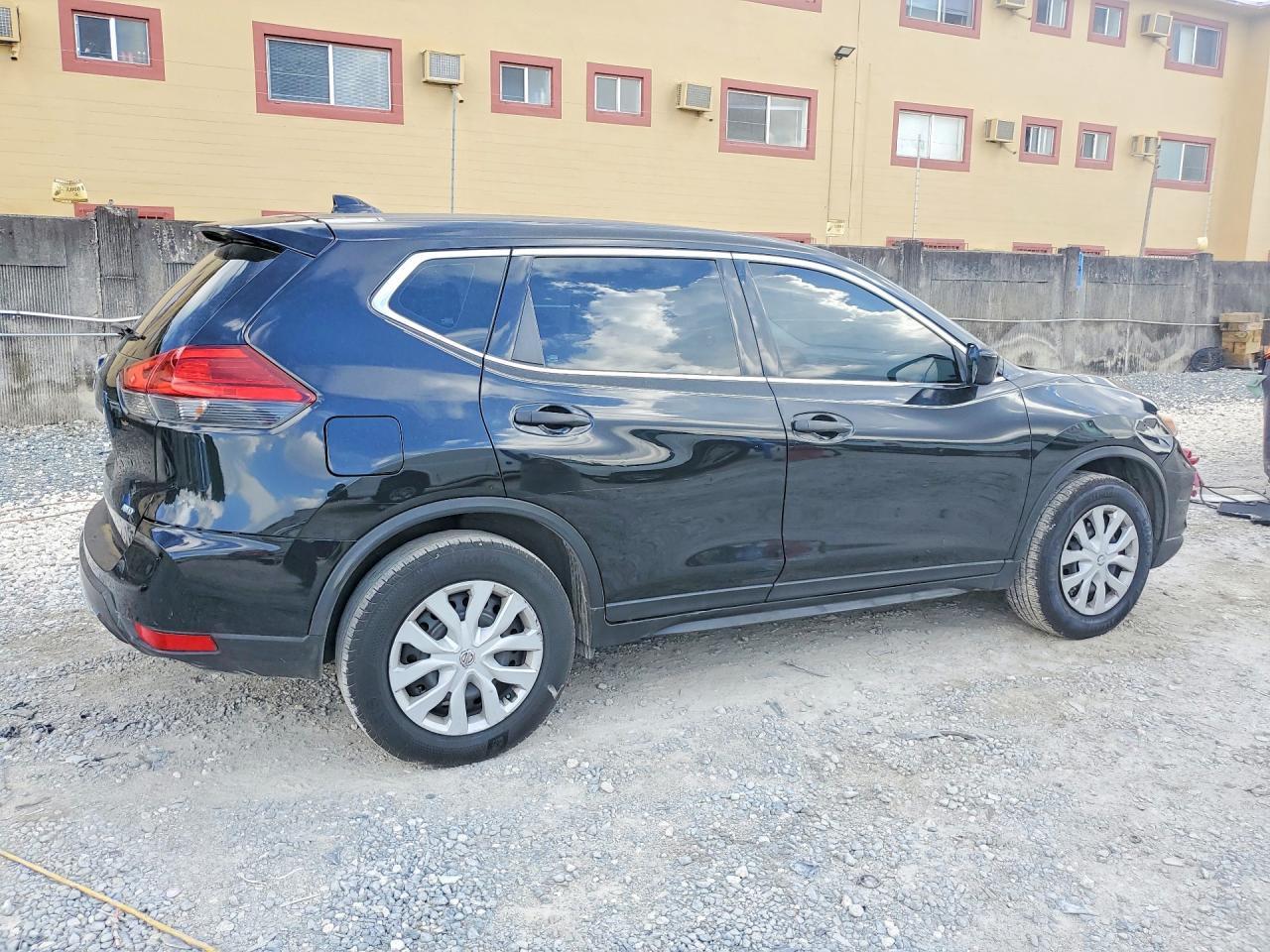 2017 Nissan Rogue S - Image 3