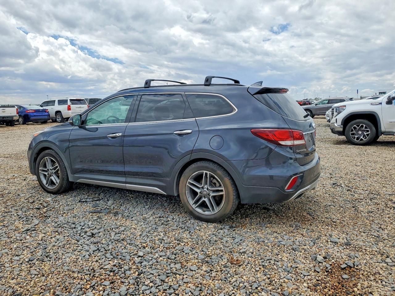 2017 Hyundai Santa Fe Limited Ultimate - Image 2