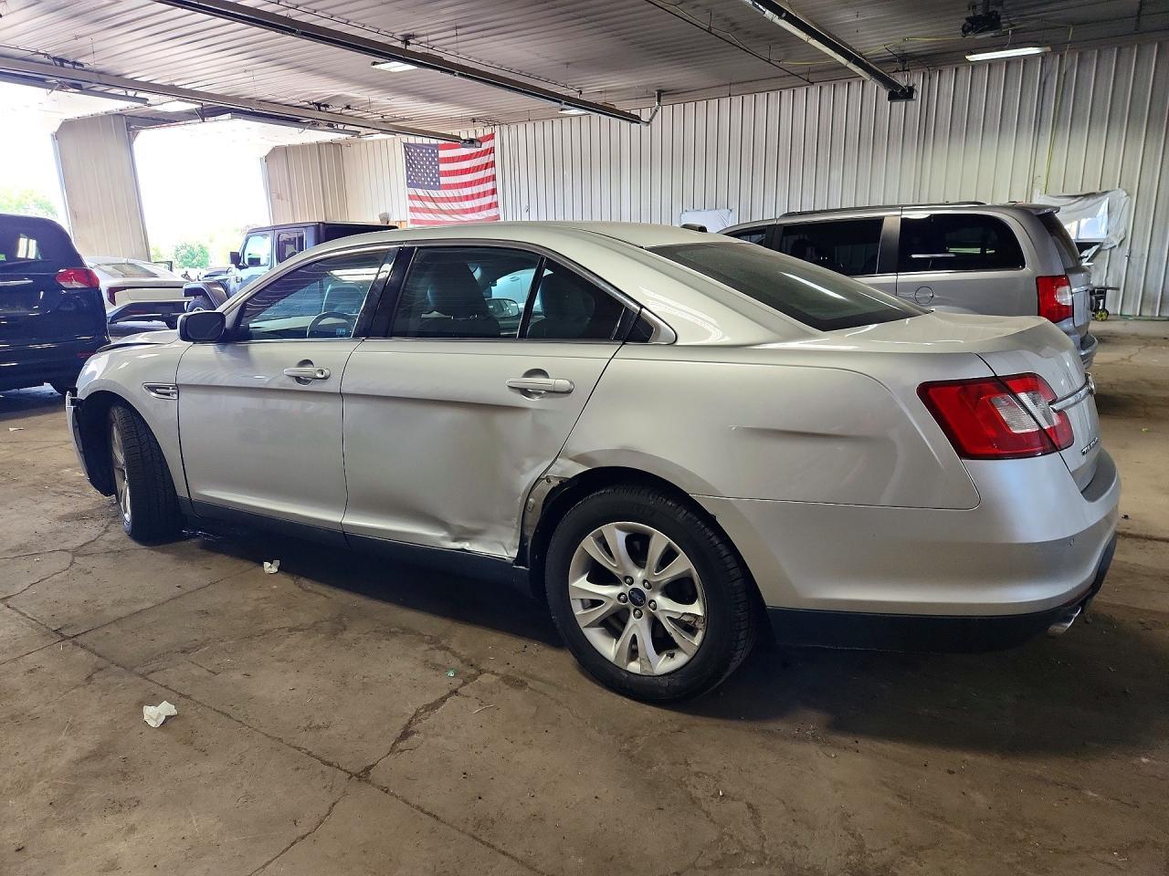 2011 Ford Taurus Sel - Фото 2