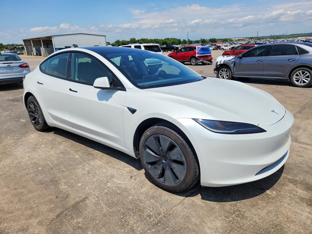 2025 Tesla Model 3 - Image 4