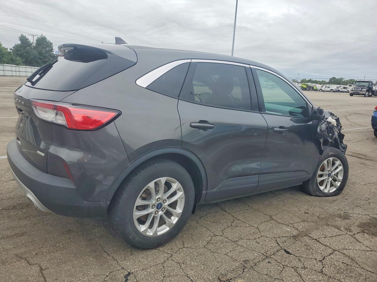 2020 Ford Escape - Image 3
