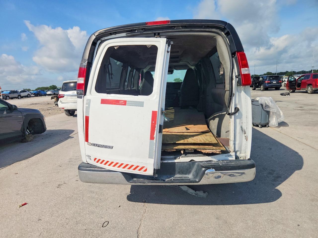 2020 Chevrolet Express Lt Ext - Фото 6