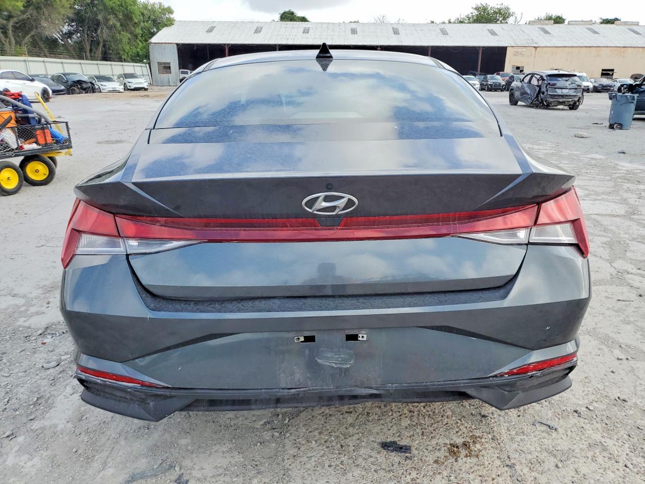 2022 Hyundai Elantra Se - Фото 6