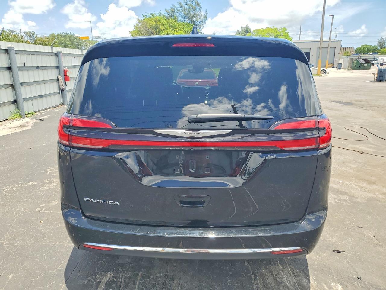 2025 Chrysler Pacifica Select - Фото 6