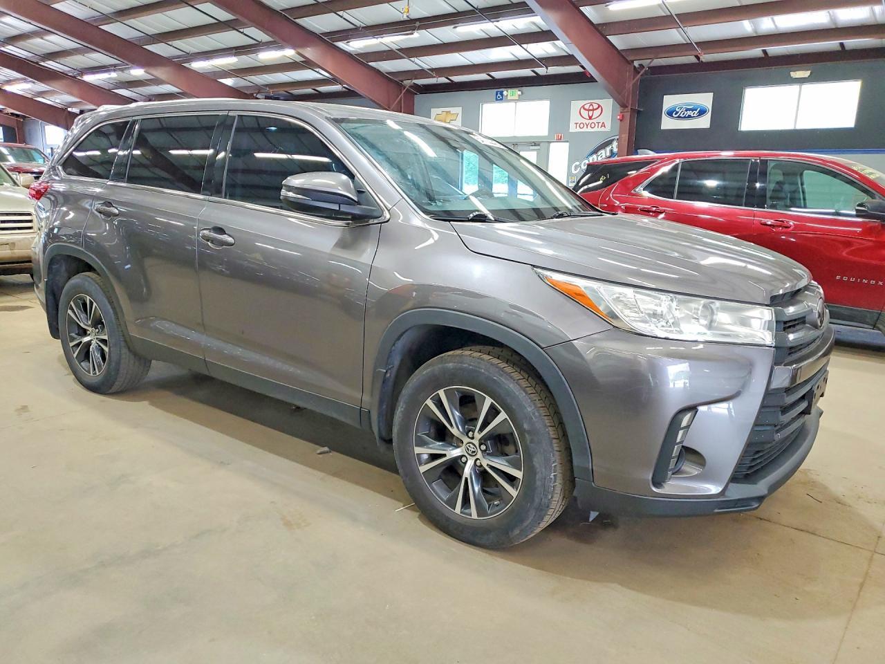 2019 Toyota Highlander Le - Фото 4