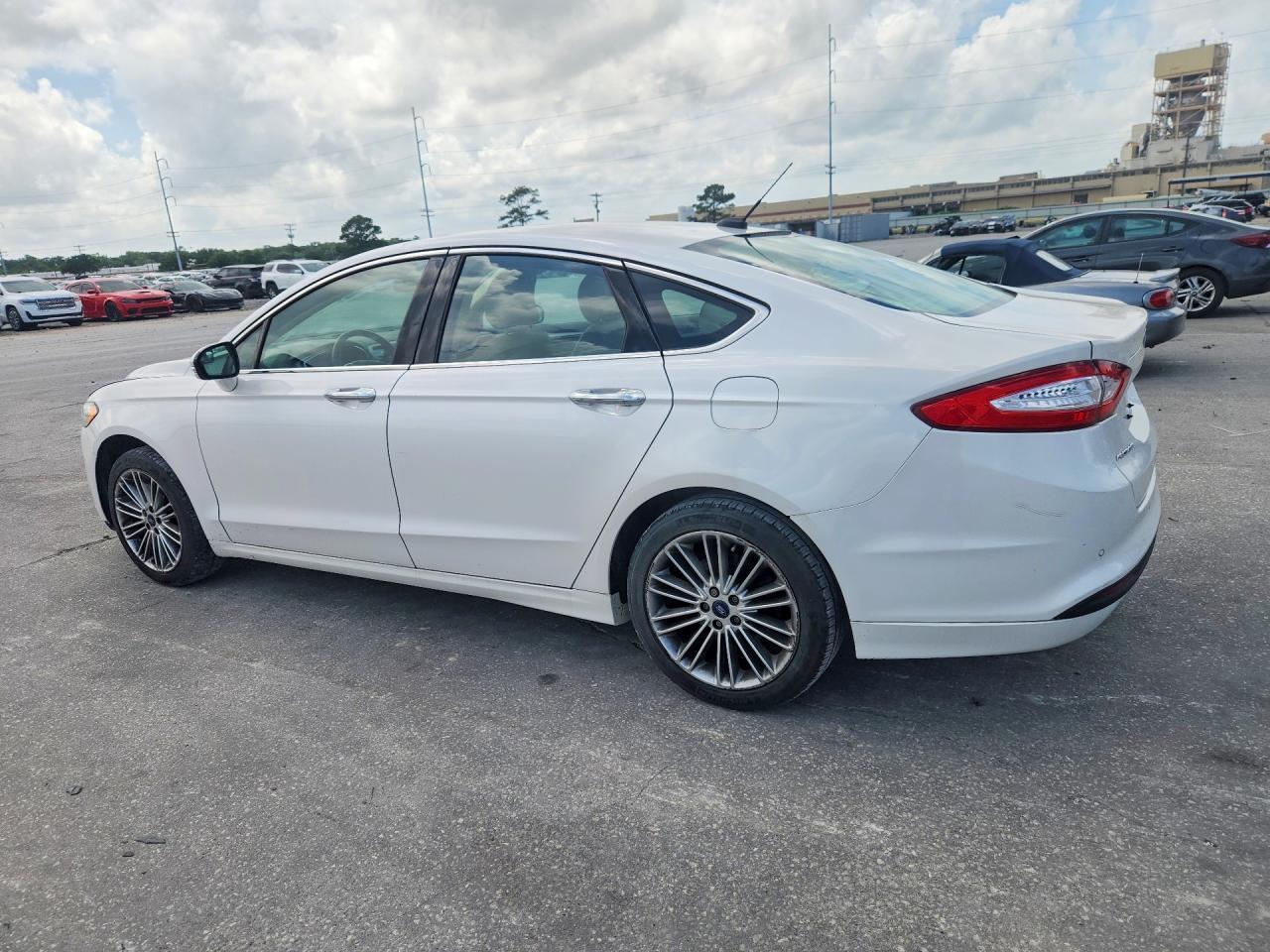2015 Ford Fusion Se - Фото 2