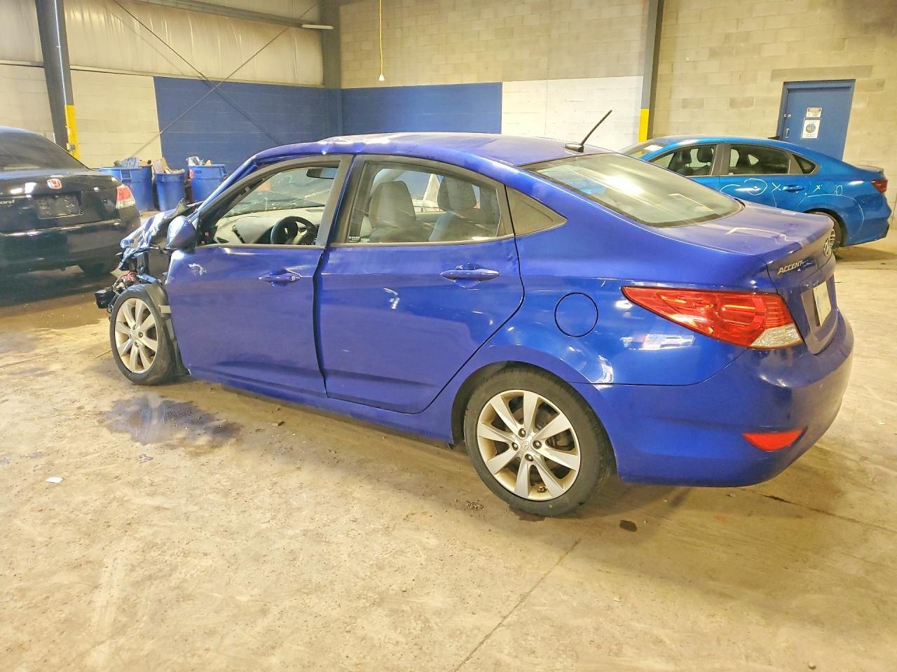 2013 Hyundai Accent Gls - Фото 2