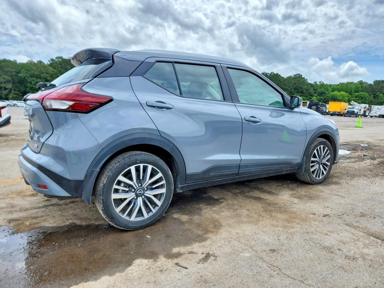 2022 Nissan Kicks Sv - Image 3