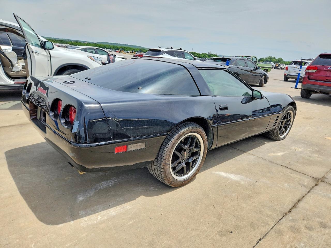 1991 Chevrolet Corvette - Фото 3