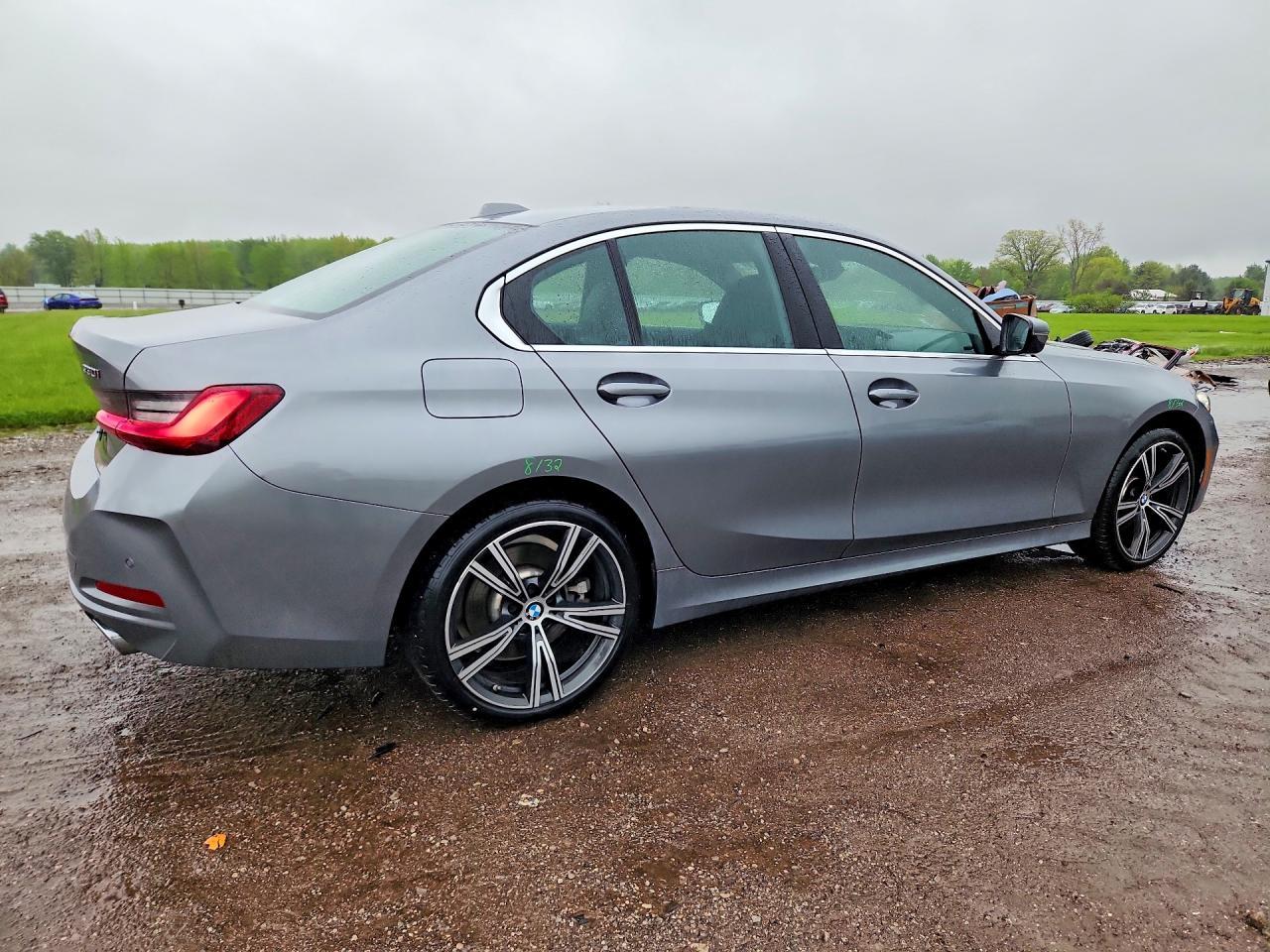 2024 BMW 330Xi - Фото 3