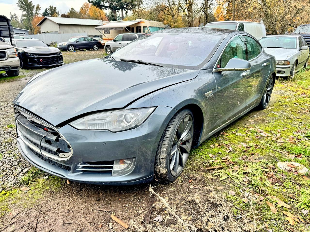 2014 Tesla Model S - Image 2