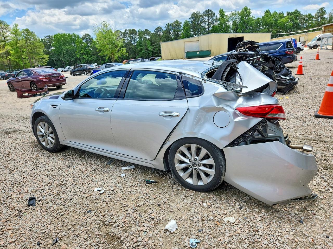 2018 Kia Optima Ex - Image 2