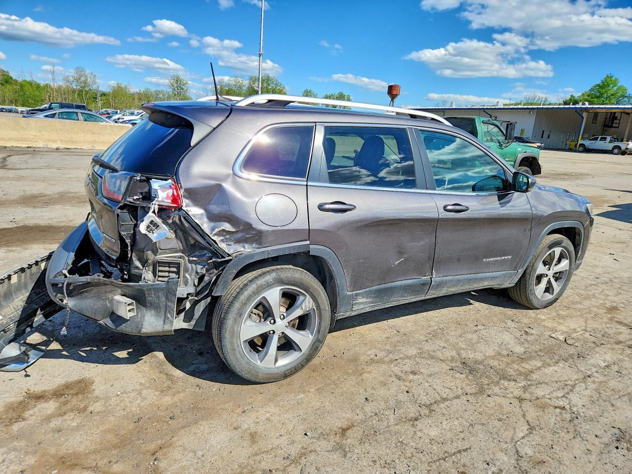 2019 Jeep Cherokee Limited - Image 3