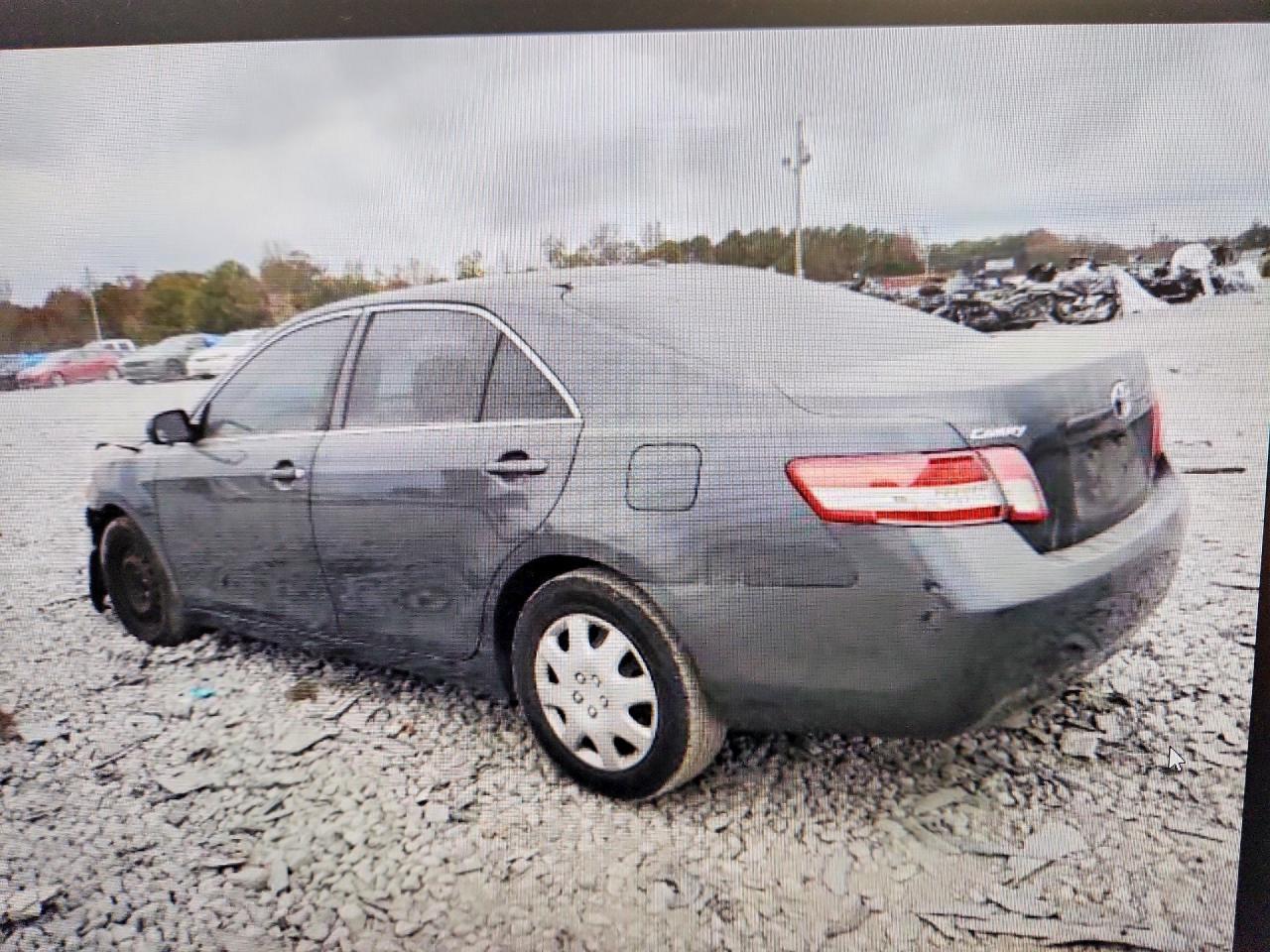 2011 Toyota Camry Le - Image 2