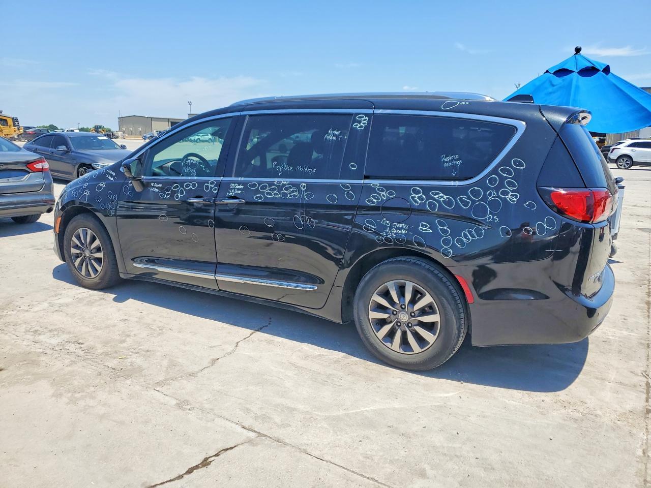 2020 Chrysler Pacifica Touring L Plus - Фото 2