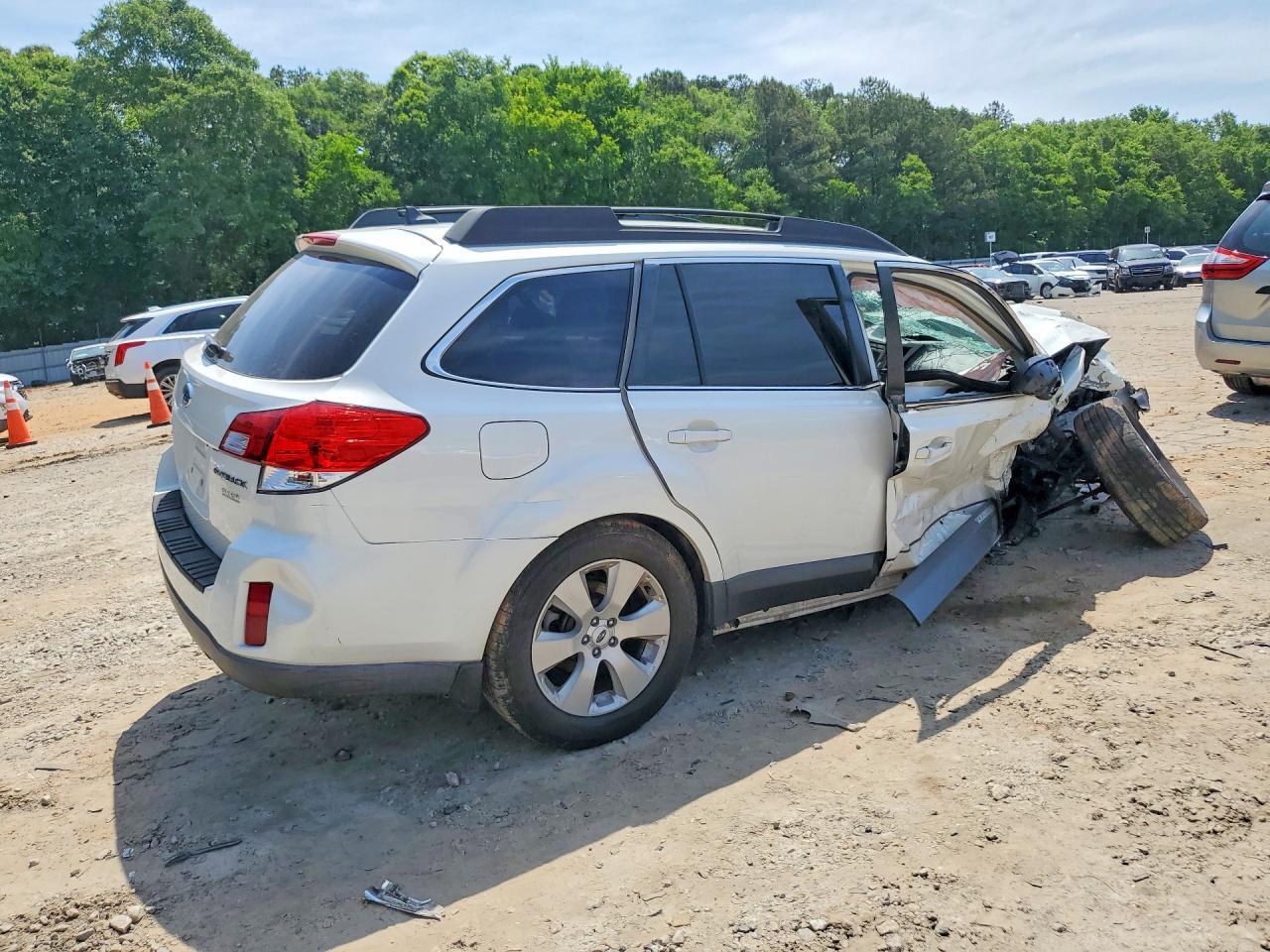 2012 Subaru Outback 2.5I Limited - Image 3