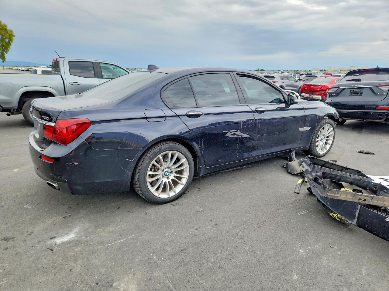 2015 BMW 750 Xi - Image 3