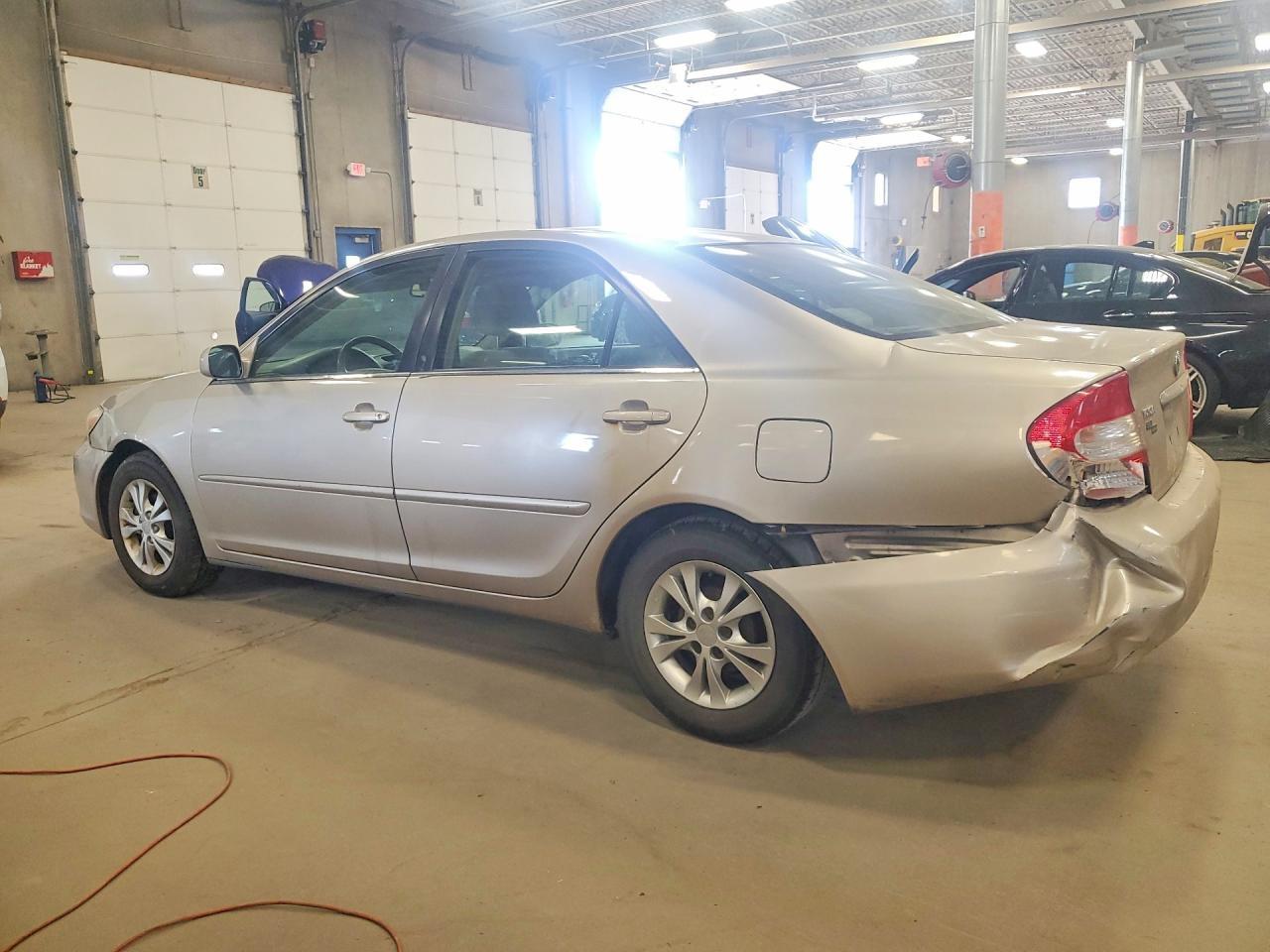 2004 Toyota Camry Se - Фото 2