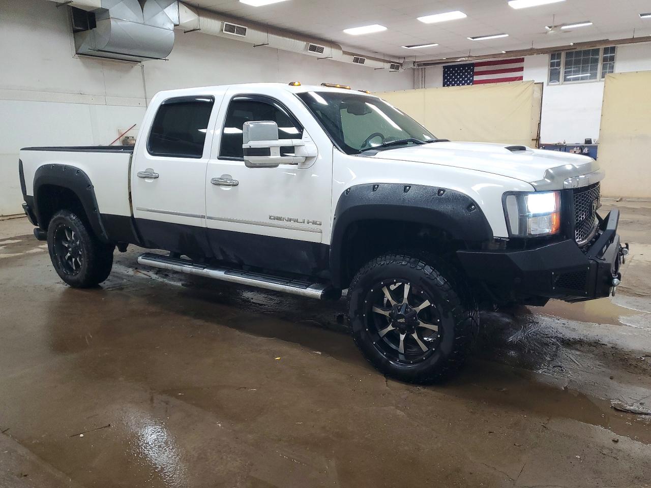 2011 GMC Sierra K3500 Denali - Фото 4
