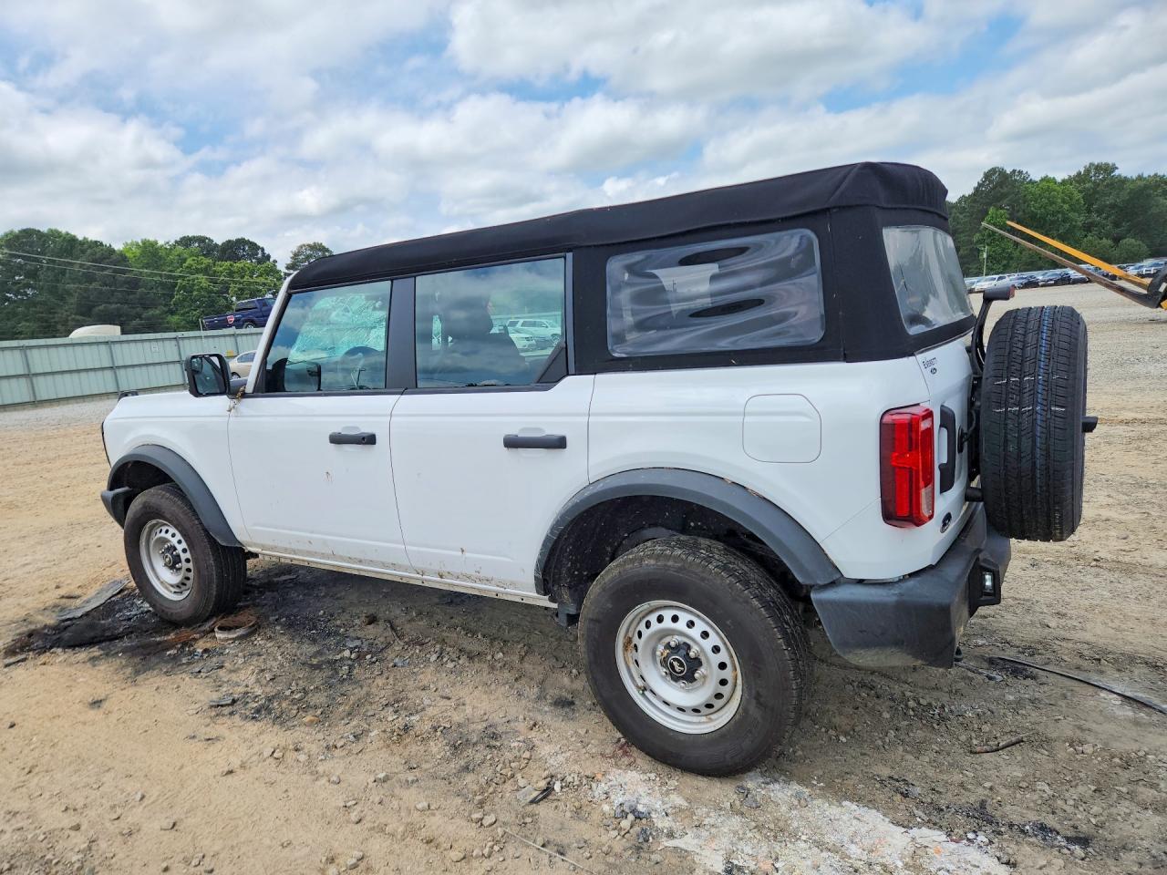 2025 Ford Bronco - Image 2