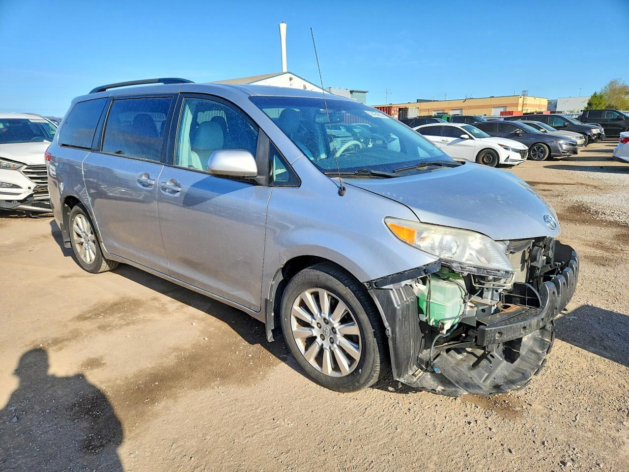 2014 Toyota Sienna Xle 8-Passenger - Фото 4