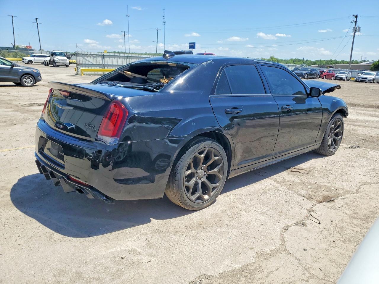 2016 Chrysler 300 S - Фото 3