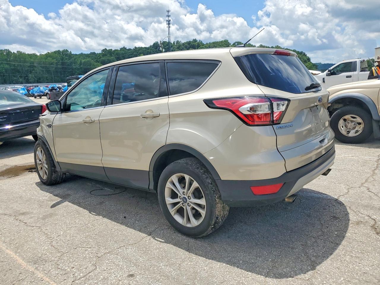 2017 Ford Escape Se - Image 2