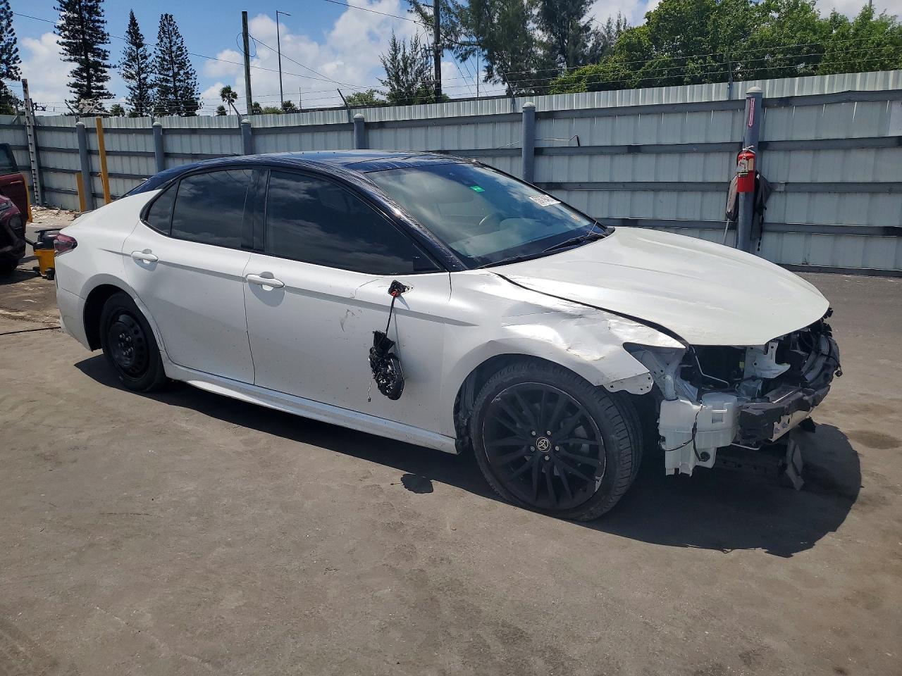 2022 Toyota Camry Xse - Фото 4