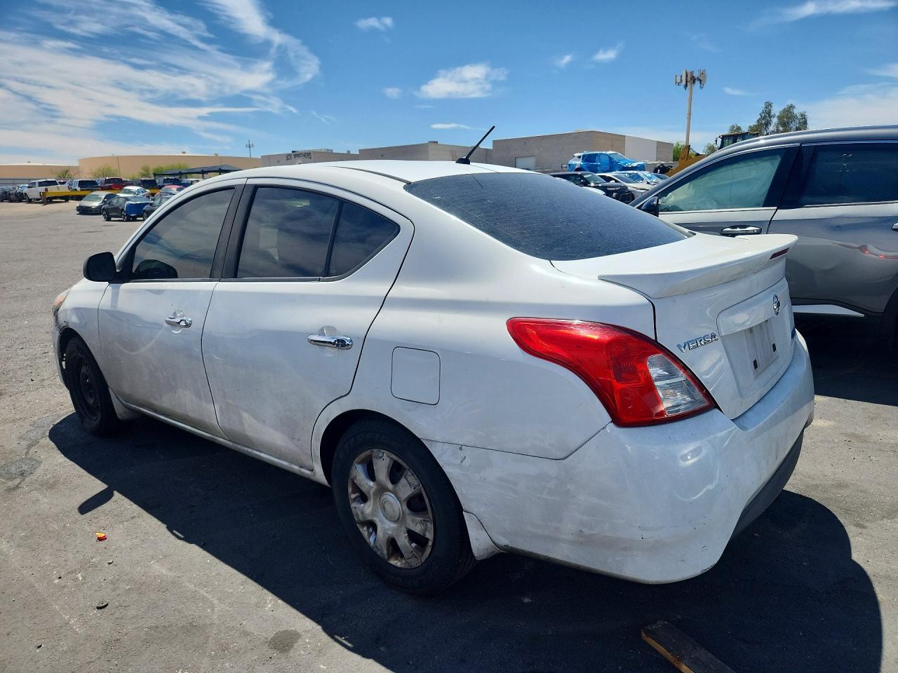2015 Nissan Versa 1.6 Sv - Фото 2