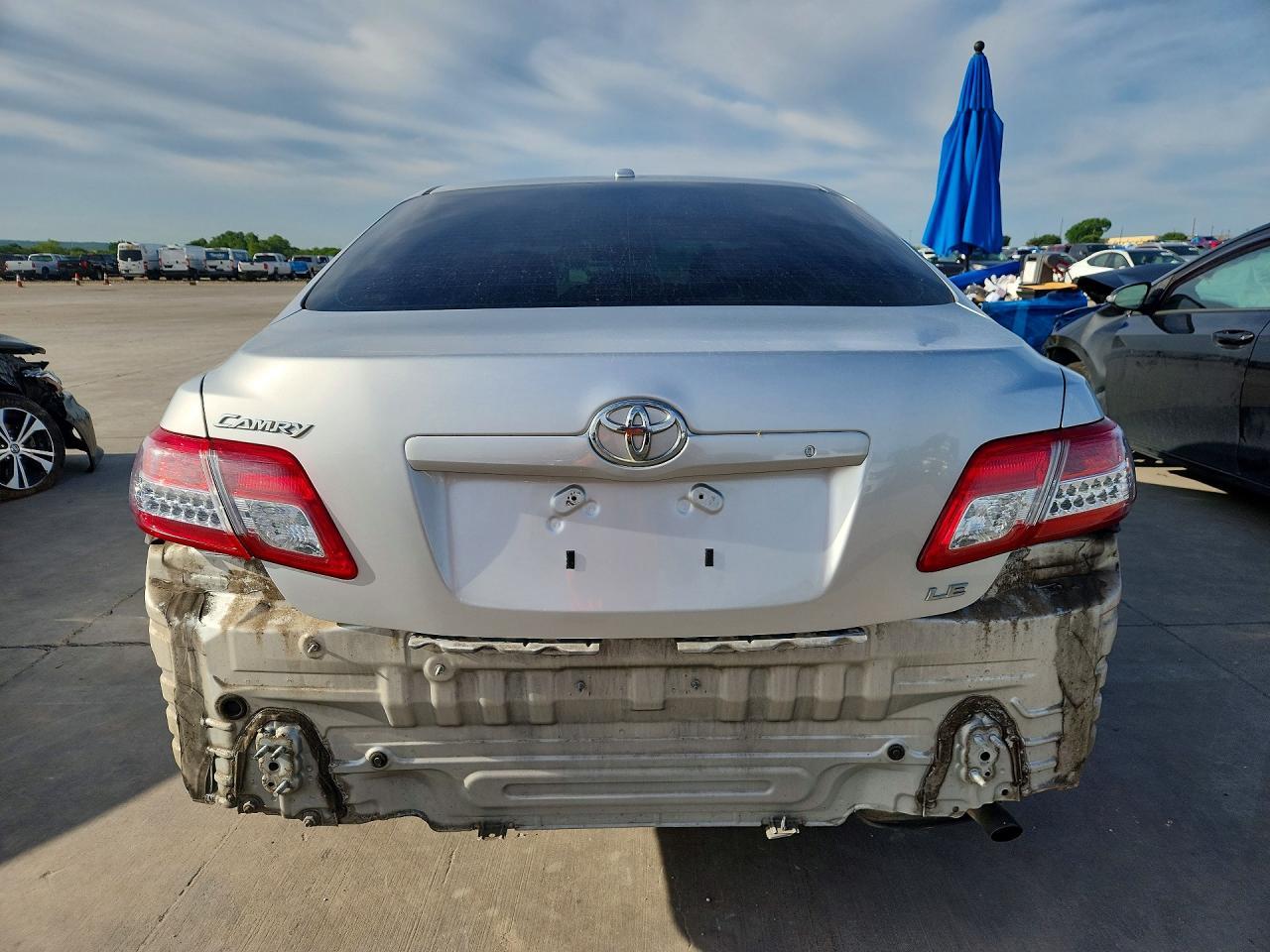 2011 Toyota Camry Le - Фото 6
