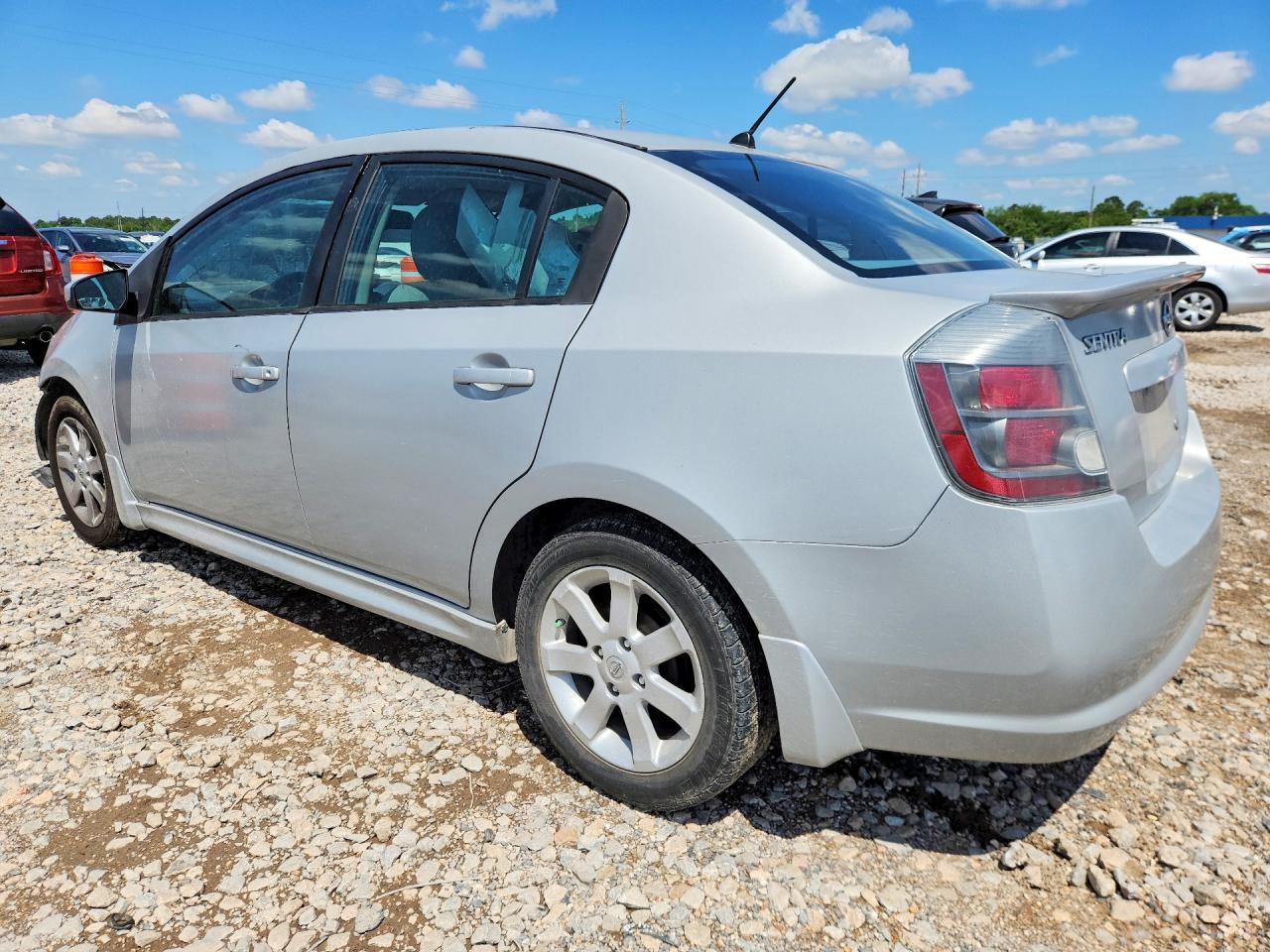 2011 Nissan Sentra 2.0 - Image 2