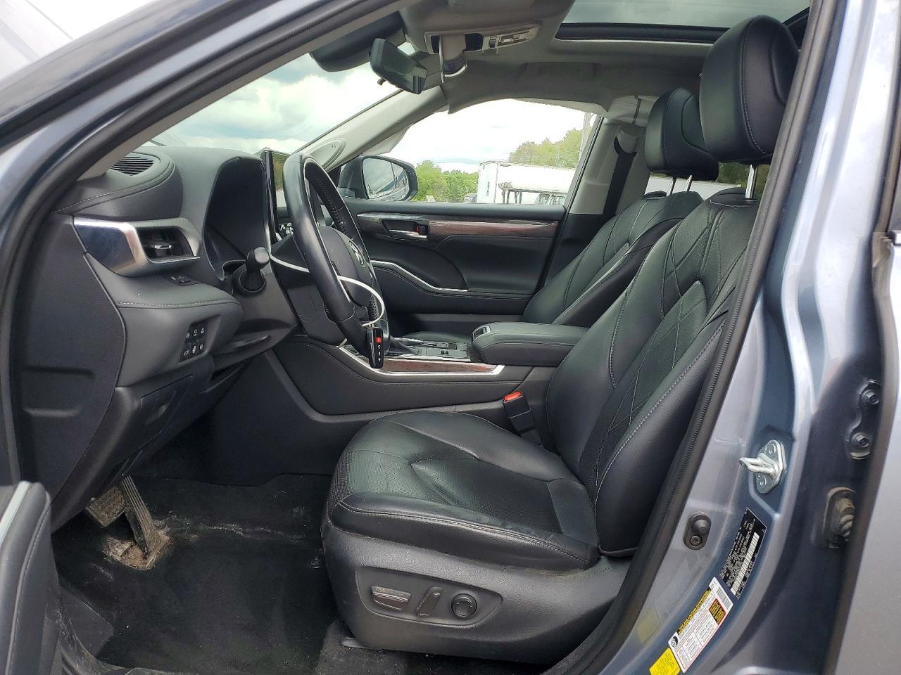 2021 Toyota Highlander Hybrid Platinum - Image 7