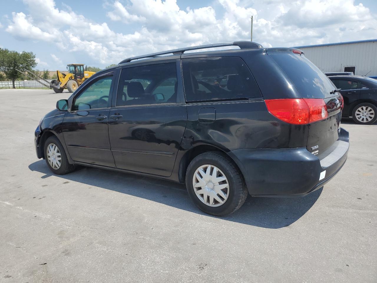 2010 Toyota Sienna Ce - Фото 2