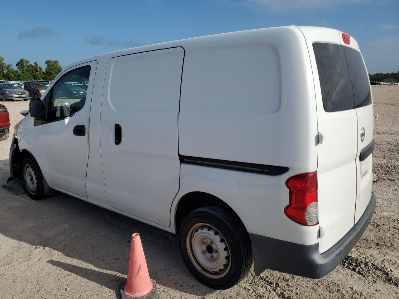 2015 Niss Nv200 - Image 2