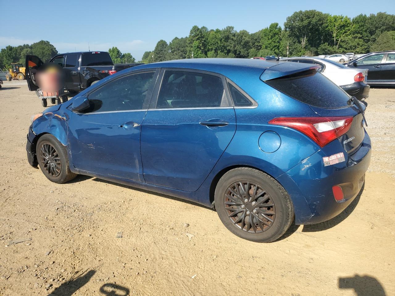 2014 Hyundai Elantra Gt Base - Image 2
