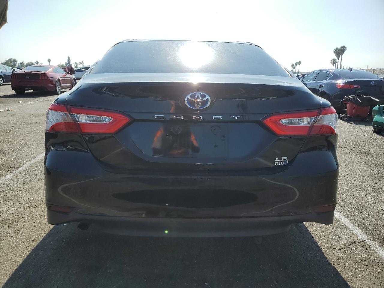 2018 Toyota Camry Le - Фото 6