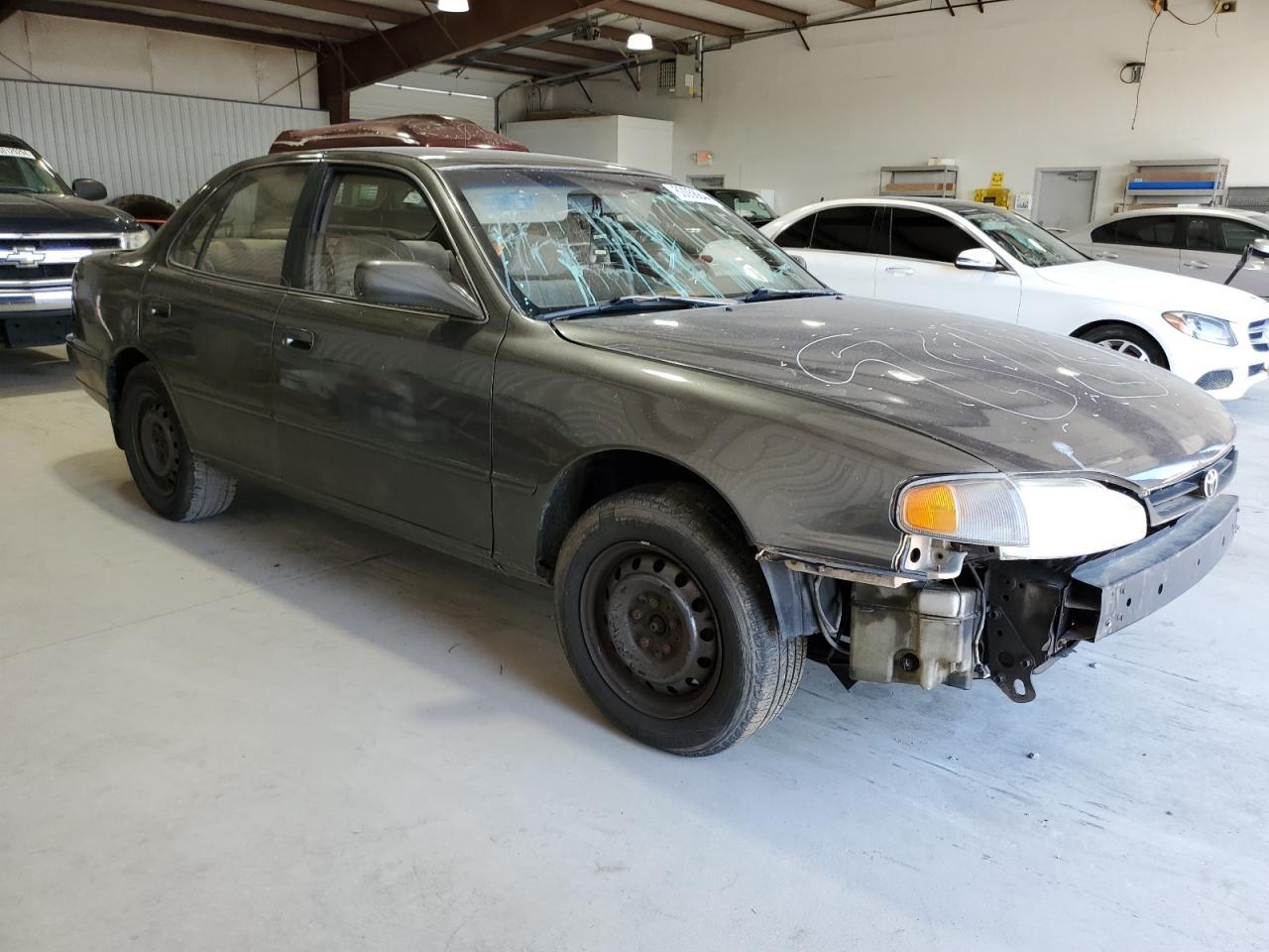 1995 Toyota Camry Le - Image 4